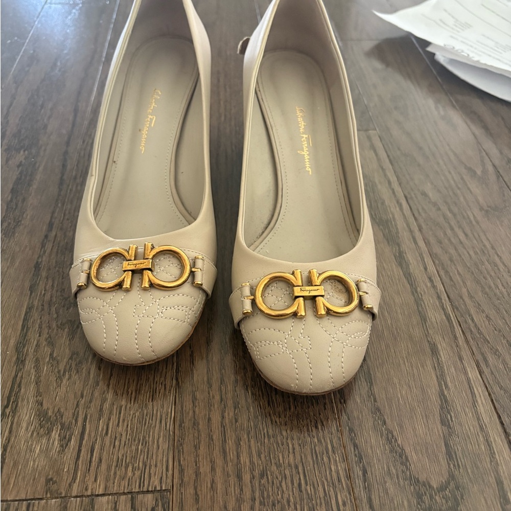 Salvatore Ferragamo Cream Leather Flats with Gold Hardware